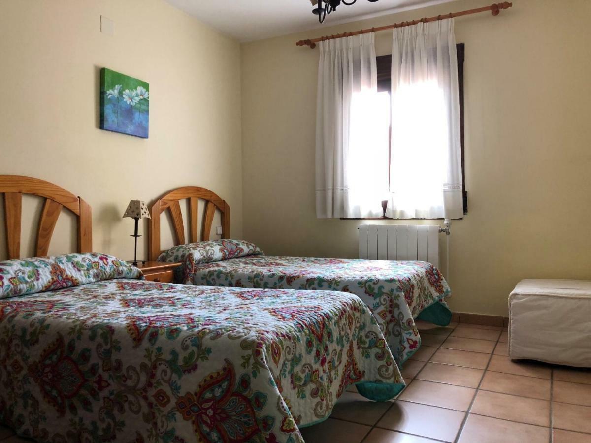 Apartamentos Los Parrales Villalba de la Sierra Esterno foto